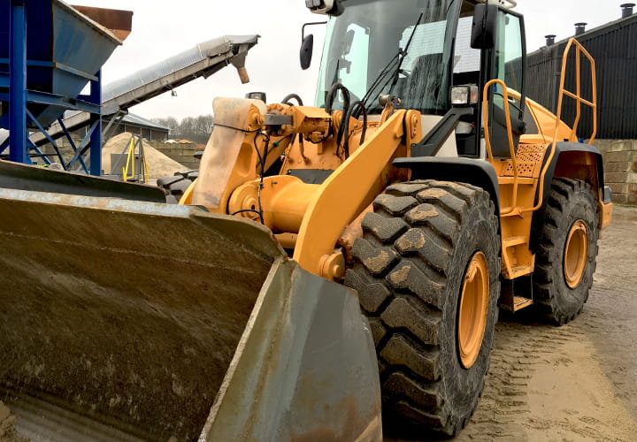 Construction-EarthMovingTires-EMR1051-720x500